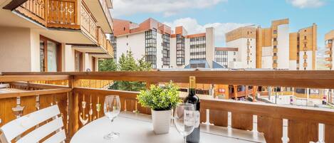 Luxe appartement, uitzicht op bergen | Terras