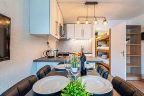 In-room dining - La Roche Blanche (Les Belleville)