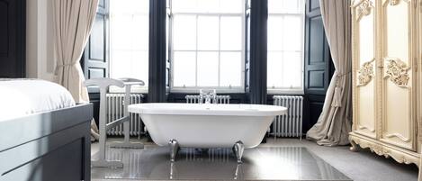 Family Apartment, City View | Living area