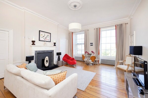 Family Apartment, City View | Living area