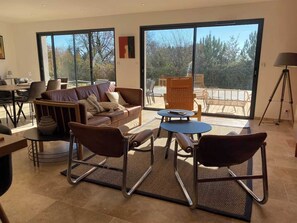 TV - SUNNY VILLA IN ANTIQUES VILLAGE PRIVATE POOL,AIR CONDITIONING (L'Isle-sur-la-Sorgue)