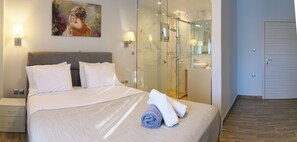 3 sovrum, värdeförvaringsskåp på rummet och skrivbord