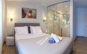 3 bedrooms, in-room safe, desk, iron/ironing board