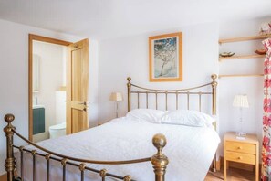 3 makuuhuonetta, silitysrauta/-lauta, Wi-Fi, vuodevaatteet