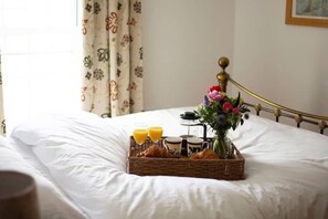 3 bedrooms, iron/ironing board, WiFi, bed sheets - Lovely family cottage in Cambrian mountains, mid-west Wales (Llywernog)