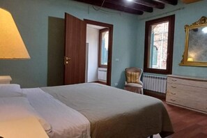 2 camere, una scrivania, ferro/asse da stiro, Wi-Fi gratuito