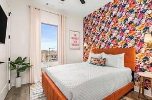 2 bedrooms, desk, iron/ironing board, WiFi