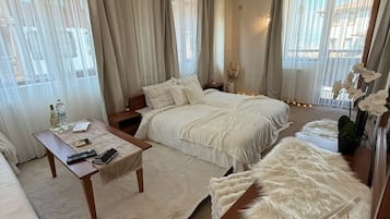 1 slaapkamer, een strijkplank/strijkijzer, wifi, beddengoed
