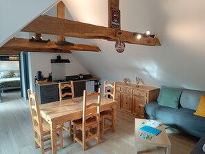 Interior - Country apartment with private spa Ideal for a peaceful retreat. (Inguiniel)