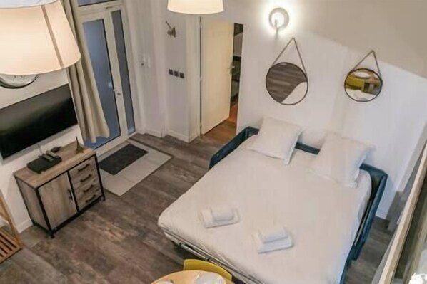 1 habitación, tabla de planchar con plancha, wifi y ropa de cama 