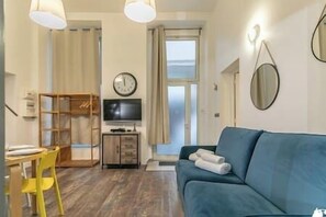 TV - MBA Splendid Apartment - Close to the Louvre Museum (Paris)