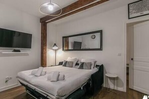 1 slaapkamer, een strijkplank/strijkijzer, wifi