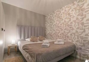 2 bedrooms, iron/ironing board, WiFi