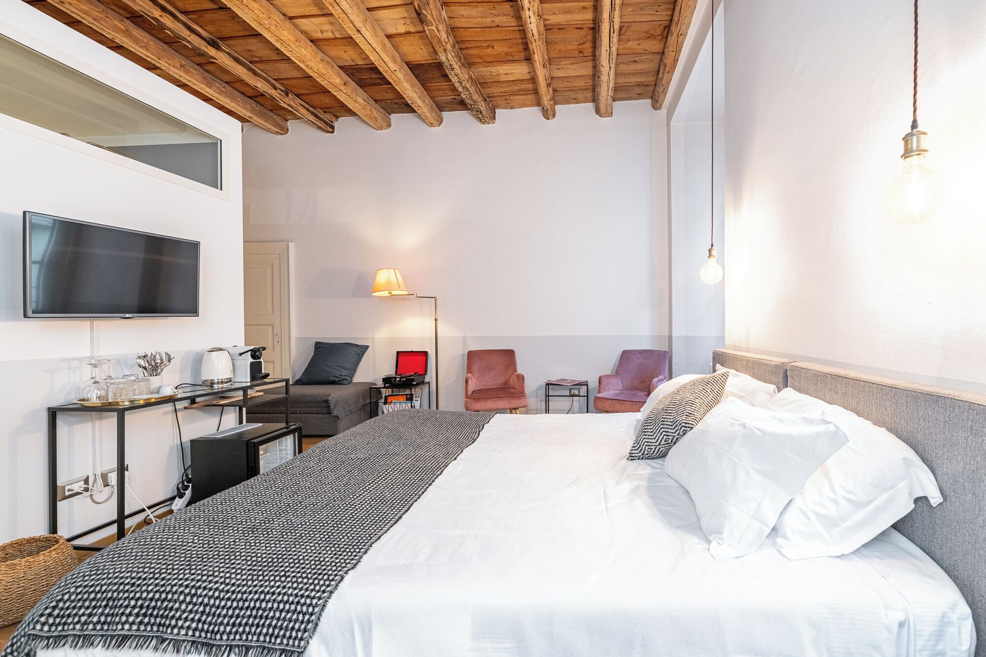 1 habitación, tabla de planchar con plancha, wifi y ropa de cama 