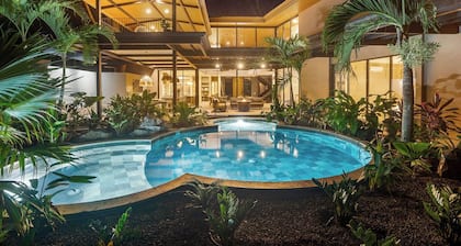 Luxury Villa - 3 Mins Golf Cart to Beach - Fully Staffed