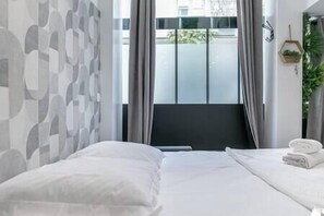 2 bedrooms, iron/ironing board, WiFi