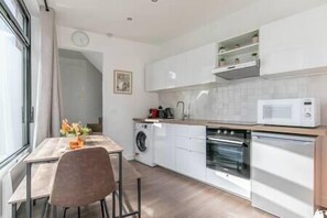 Fridge, microwave, oven, stovetop - MBA - Fontenay - Splendide Appart Proche Vincennes (Fontenay-sous-Bois)