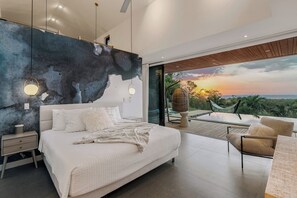 5 bedrooms, desk, iron/ironing board, travel crib