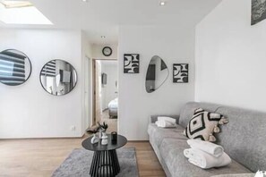 TV - MBA Levallois Splendide Appart proche Paris (Levallois-Perret)