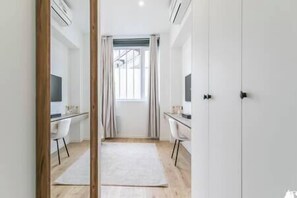 2 bedrooms, iron/ironing board, WiFi
