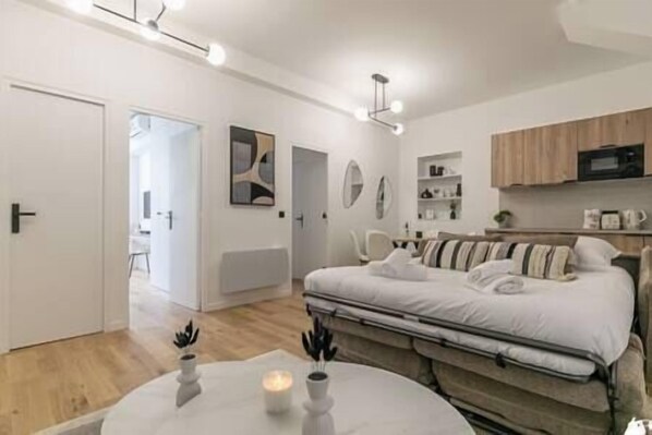 2 bedrooms, iron/ironing board, WiFi