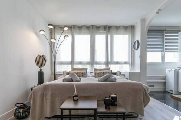 2 bedrooms, iron/ironing board, WiFi