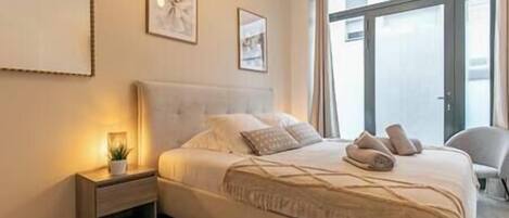 2 bedrooms, iron/ironing board, WiFi