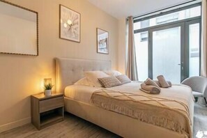 2 bedrooms, iron/ironing board, WiFi