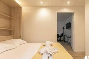 3 bedrooms, iron/ironing board, WiFi