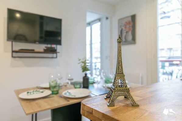 Dining - MBA - Splendid Appart Proche PERE LACHAISE (Paris)