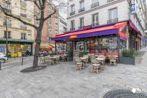 Outdoor dining - MBA - Splendid Appart Proche PERE LACHAISE (Paris)