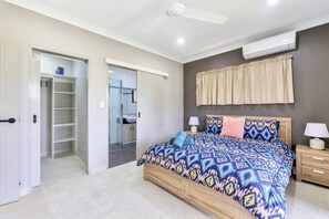 5 habitaciones, tabla de planchar con plancha y cuna de viaje 