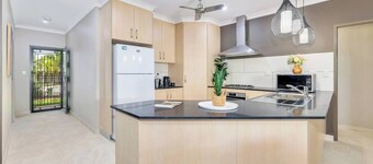 Rosebery Retreat | 5 bedrooms | Saltwater Pool by Tropical BNB