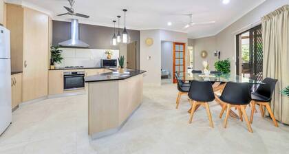 Large, modern family home in quiet area