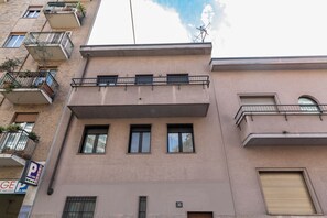 Front of property - notaMi - Bright Attic M4 - 2 Bedrooms (Milan)