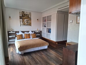 2 Schlafzimmer, Zimmersafe, Bügeleisen/Bügelbrett, WLAN