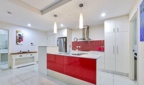 雪櫃、微波爐、焗爐、爐具