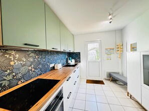 Fridge, microwave, oven, dishwasher