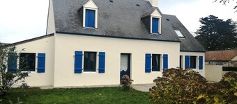 Spacious family home in Groix with garden