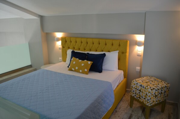 In-room safe, iron/ironing board, travel crib, free WiFi