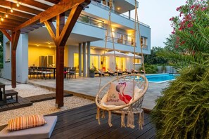 Pool - Chillax Inn: Your Exclusive 5BR Modern Oasis with Pool & Jacuzzi near the Sea (Medulin)