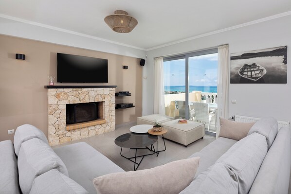 TV, fireplace