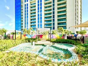 Pool - Fantastic Downtown-Skyline and Sea-View, 44th. floor, Pool, Gym, Luxury Studio (Dubai)