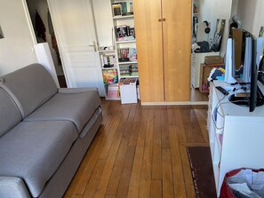 Living area - Charming apartment in Belleville (Paris)