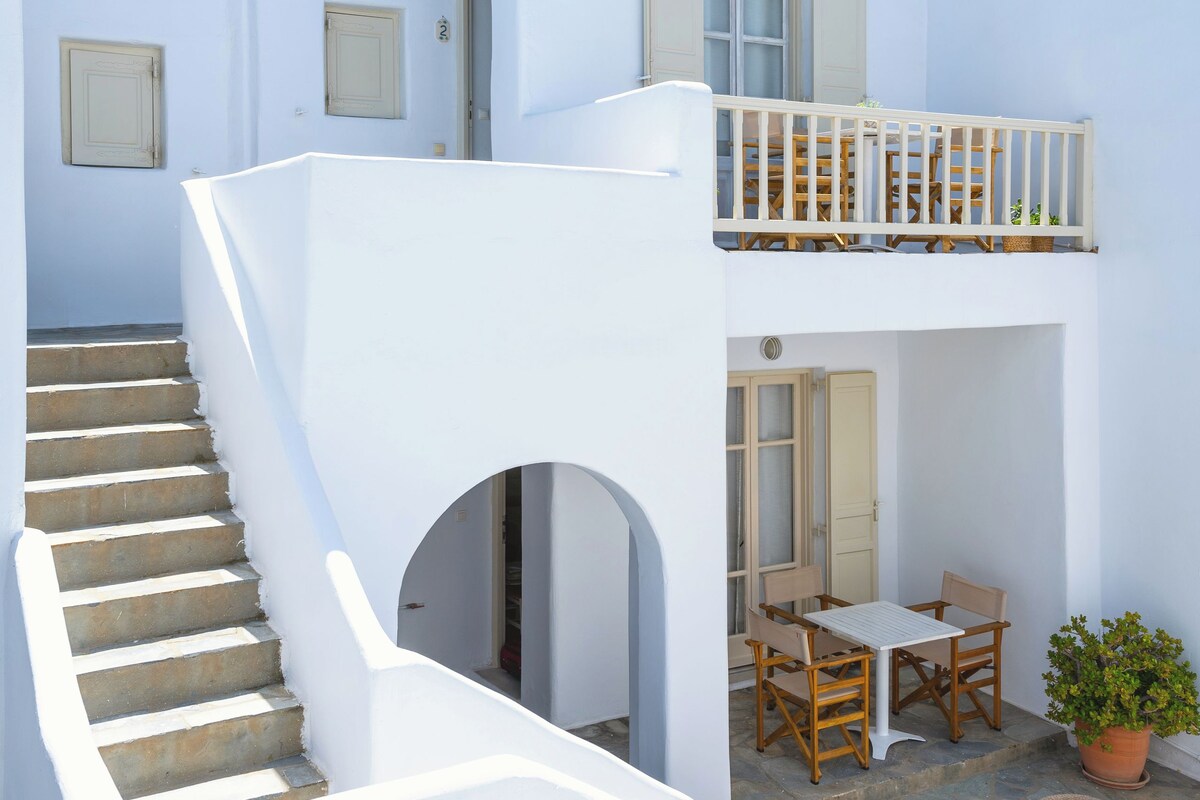 Mykonos Twins 4