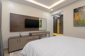 Deluxe Suite, Courtyard View