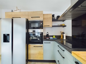 Kühlschrank, Mikrowelle, Ofen, Geschirrspüler