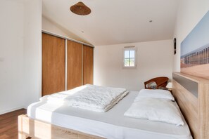 1 makuuhuone, silitysrauta/-lauta