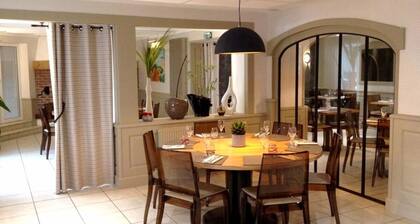 Logis Hotel Restaurant Le Laurier Fleuri