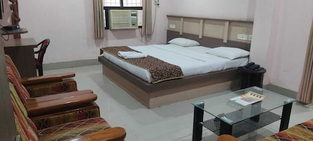 Desk, laptop workspace, free WiFi